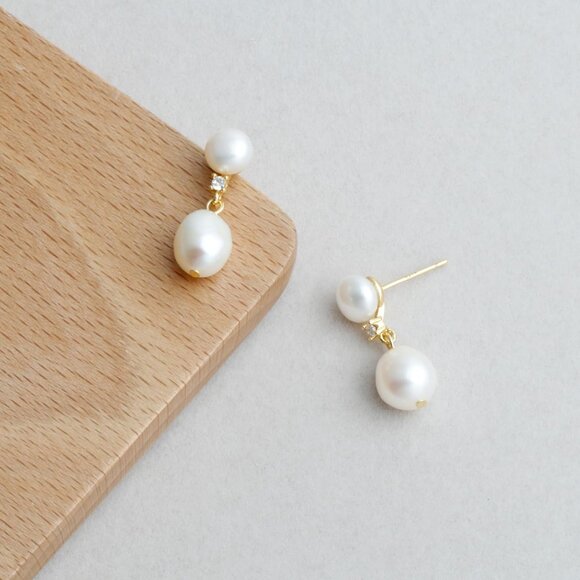 Women's Handmade Freshwater Cultured Baroque Pearl Dangling Drop White Earring - Picture 3 of 7